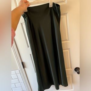 Pull on green satin midi skirt!